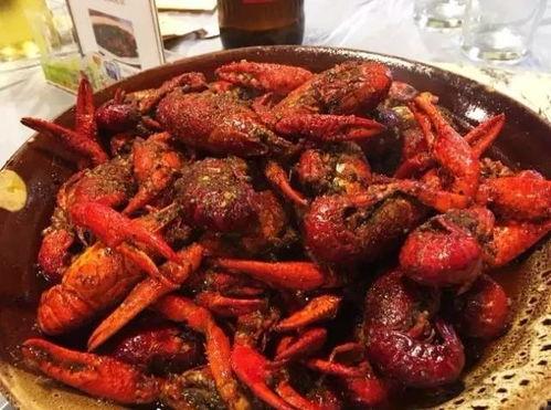 云南夫妻网红做龙虾吃,传统美食与现代潮流的完美融合